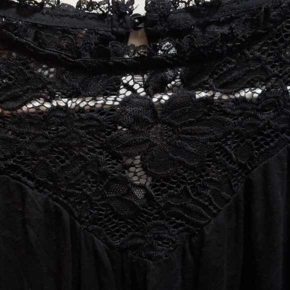 Women's Lace Top - Picture 2 of 4